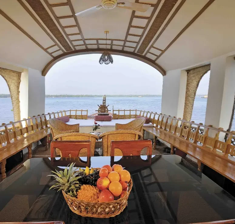 deluxe-houseboat-thumbnail